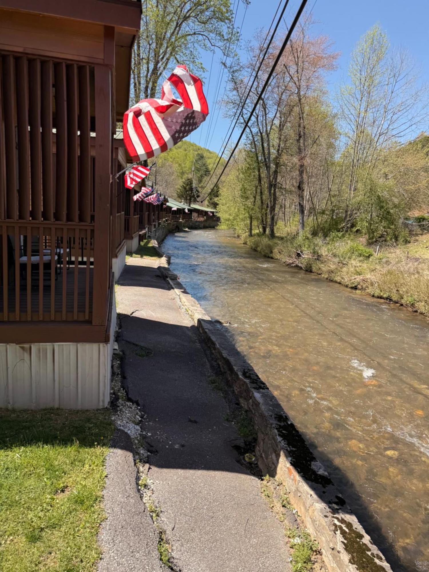 Qualla Cabins And Motel Cherokee Near Casino Whittier Extérieur photo